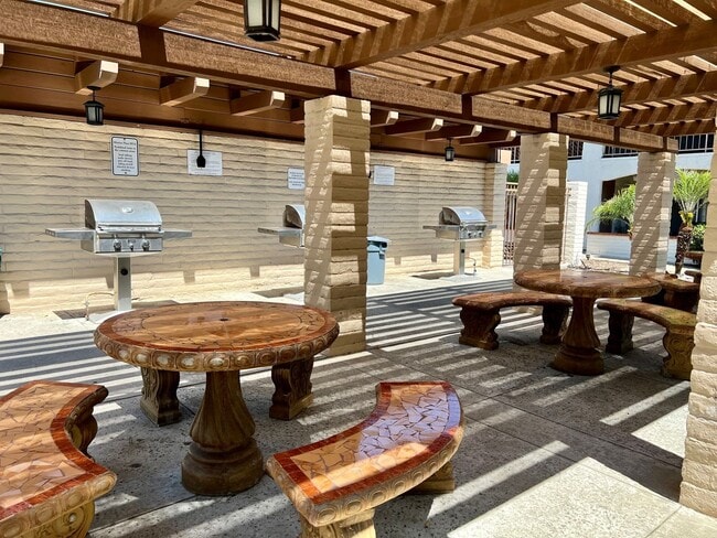 Building Photo - Mission Valley 3 BR 2 BA Condo w/ Parking ...