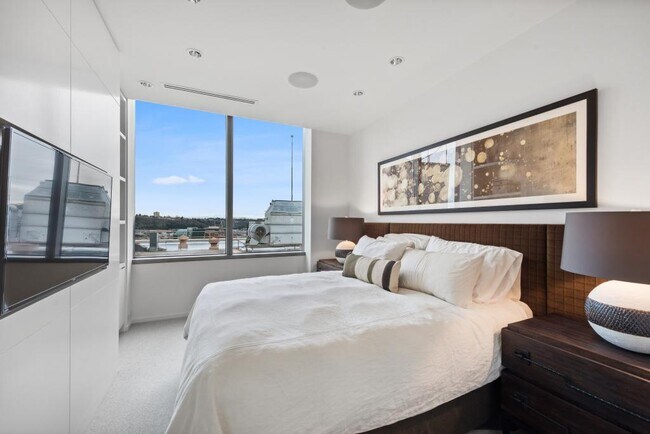 Building Photo - Millennium Tower - 2 bedrooms + den