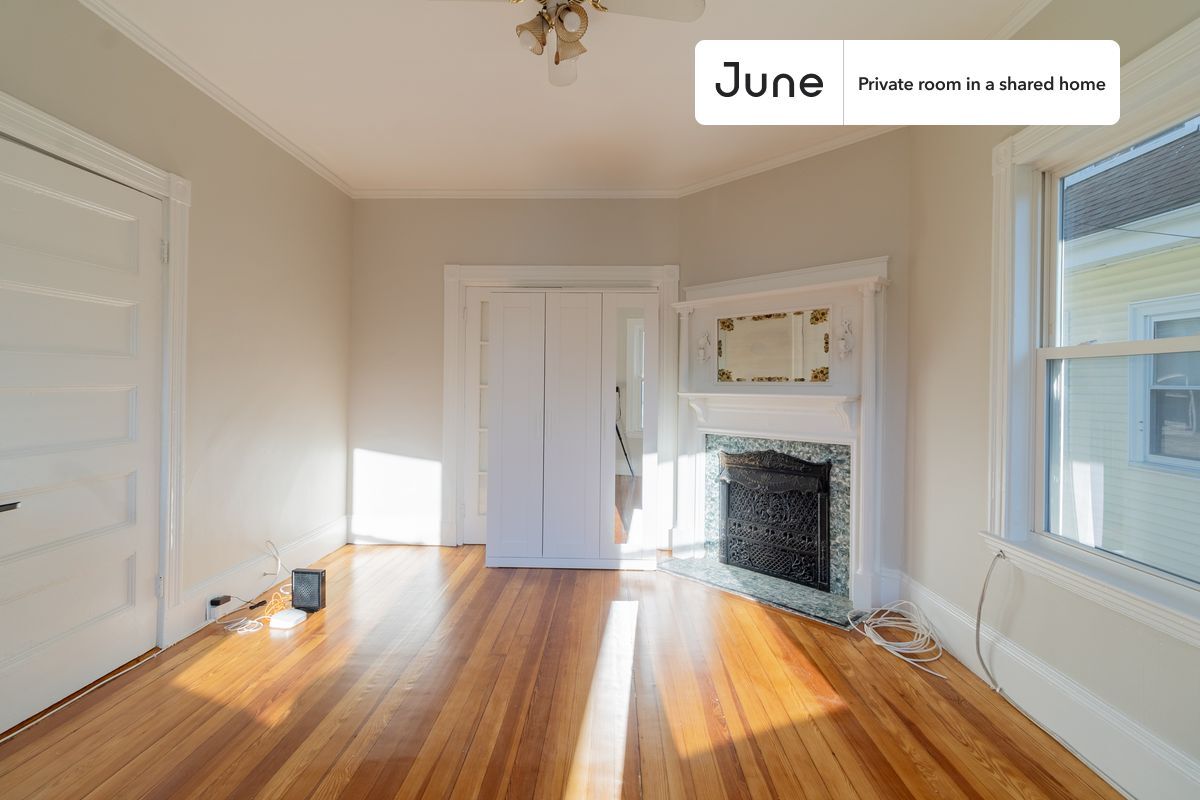 Building Photo - Room in Shared 5 bed/2 bath home in Brookline