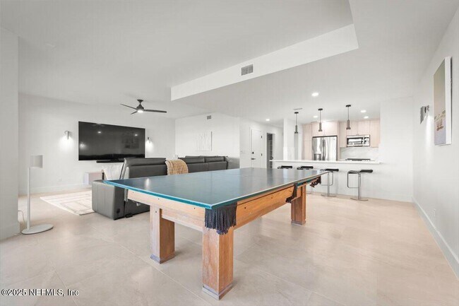 Building Photo - 739 Spinnakers Reach Dr