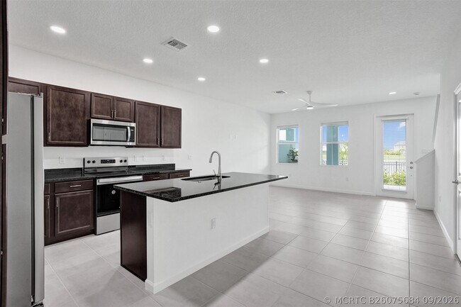 Building Photo - 4676 Longwood Lake Sq