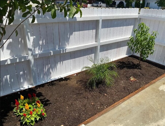 Building Photo - Nicely Updated Home with Enclosed Front Yard