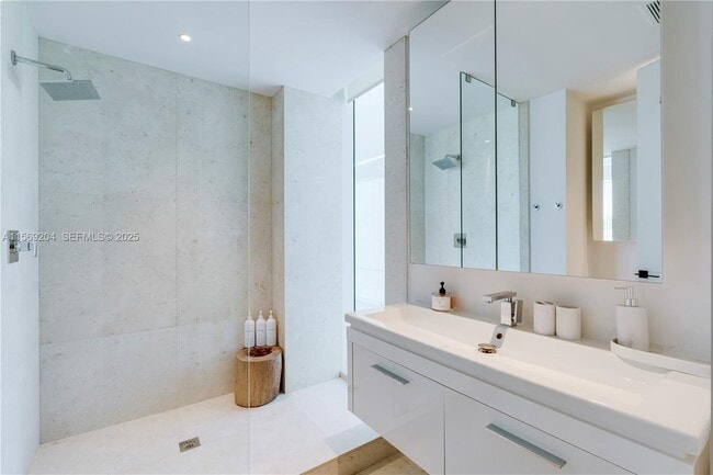 Building Photo - 440 S Mashta Dr