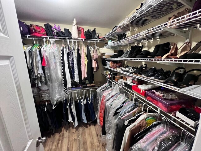 Building Photo - 2330 N Lockwood Ave