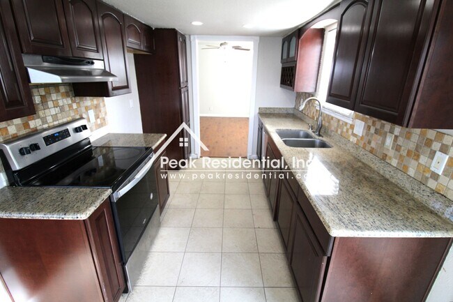 Building Photo - A Beautiful Elk Grove 4bd/2.5ba Home with ...