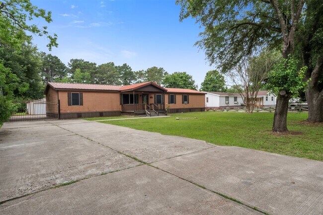 Building Photo - 15807 Cypress Garden Dr