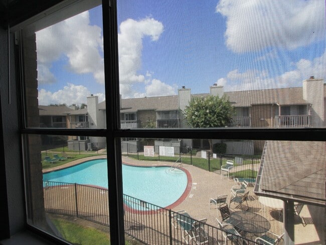 Building Photo - 260 El Dorado Blvd