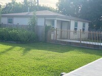 Building Photo - 8119 Glenbrook Dr