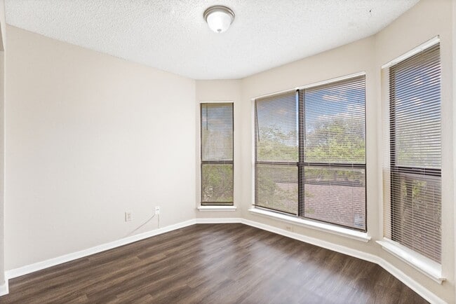 Building Photo - 4839 Brandeis St
