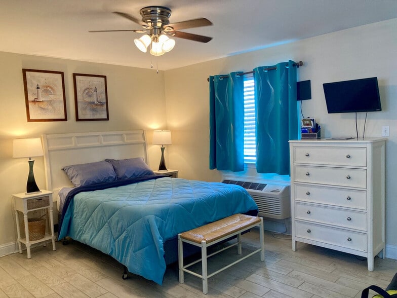 Building Photo - 1678 Beach Blvd