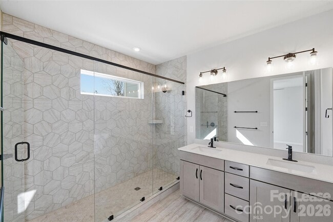 Building Photo - 423 Vinroot Aly