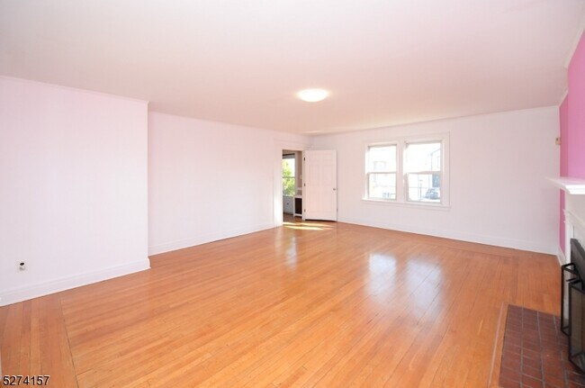 Building Photo - 29 13th Ave