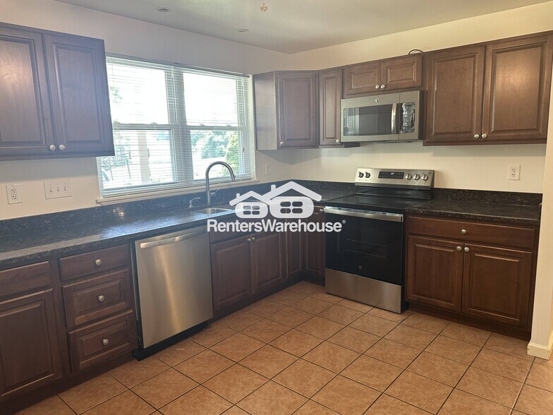 Building Photo - 17825 Falls Rd