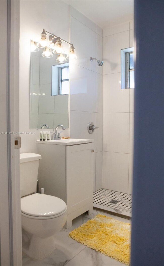 Building Photo - 1821 Harding St