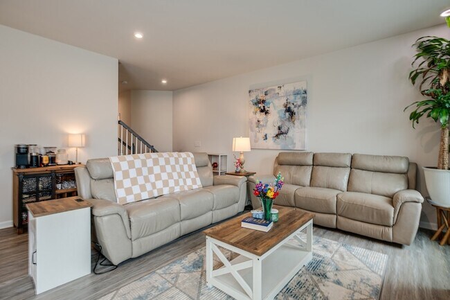 Building Photo - 1232 Savannah Ave