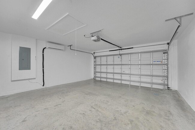 Building Photo - 226 SW Starfish Ave