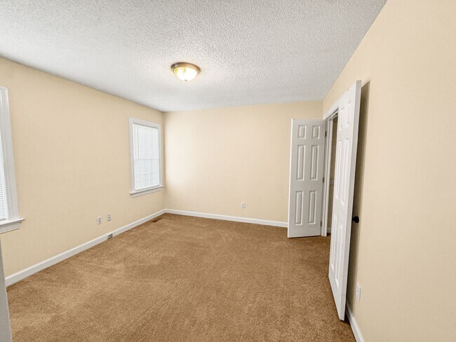 Building Photo - Beautiful 3-BR, 2-Bath home