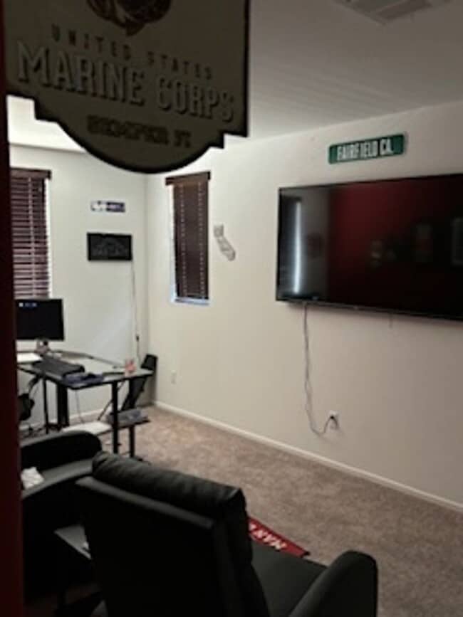 Building Photo - 3 Bedroom Townhome in Winchester