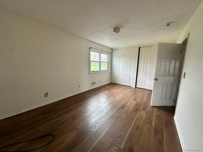 Building Photo - 26 Silo Ln