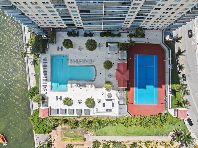 Building Photo - 1155 Brickell Bay Dr