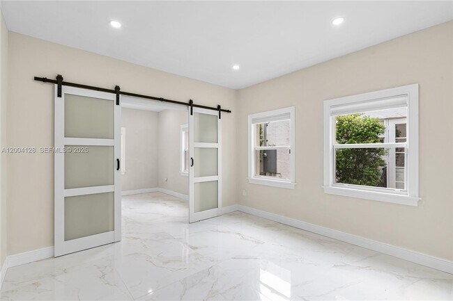 Building Photo - 2413 N Greenway Dr