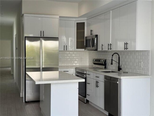 Building Photo - 1786 SW 9th St