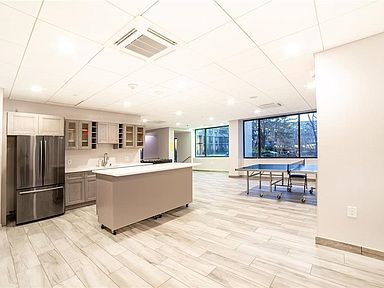 Building Photo - 45 River Dr S