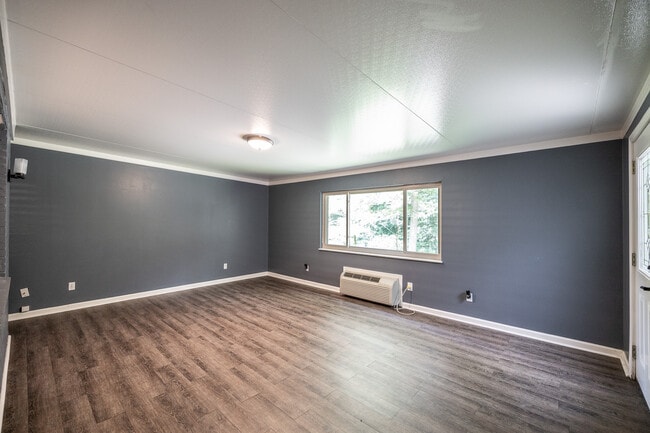 Building Photo - 5516 Oakside Dr