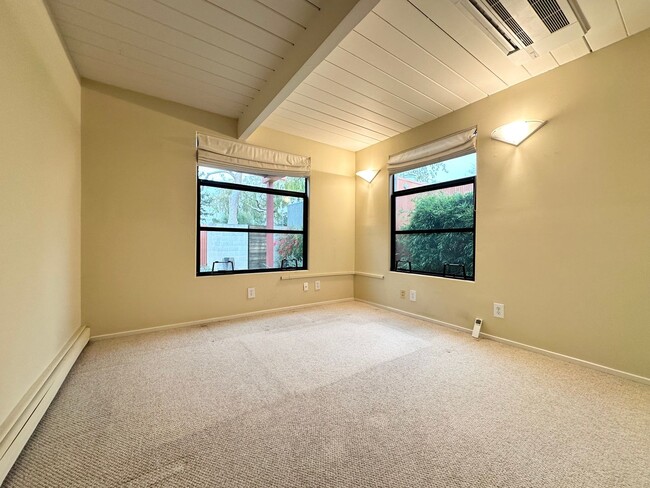Building Photo - Modern 3 Bed 2 Bath Eichler in North Palo ...