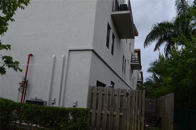 Building Photo - 10419 NW 82nd St