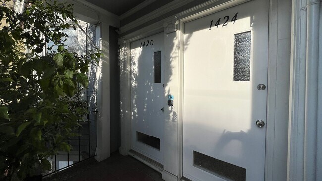Building Photo - 1420-1424 9th Ave