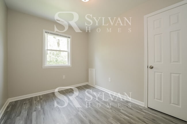 Building Photo - Charming 3BR 2BA home