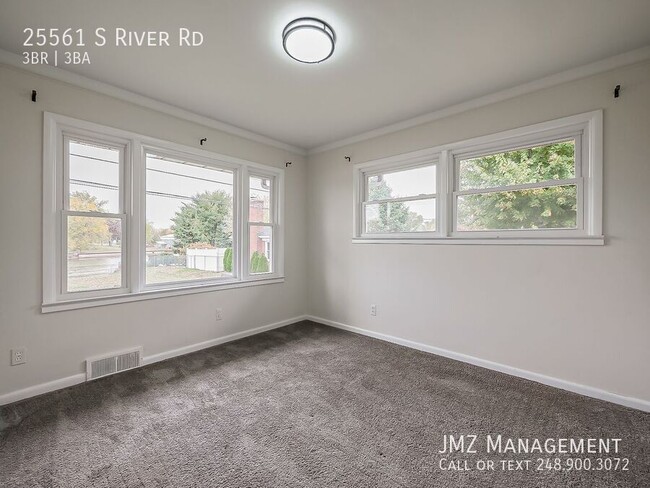 Building Photo - 25561 S River Rd