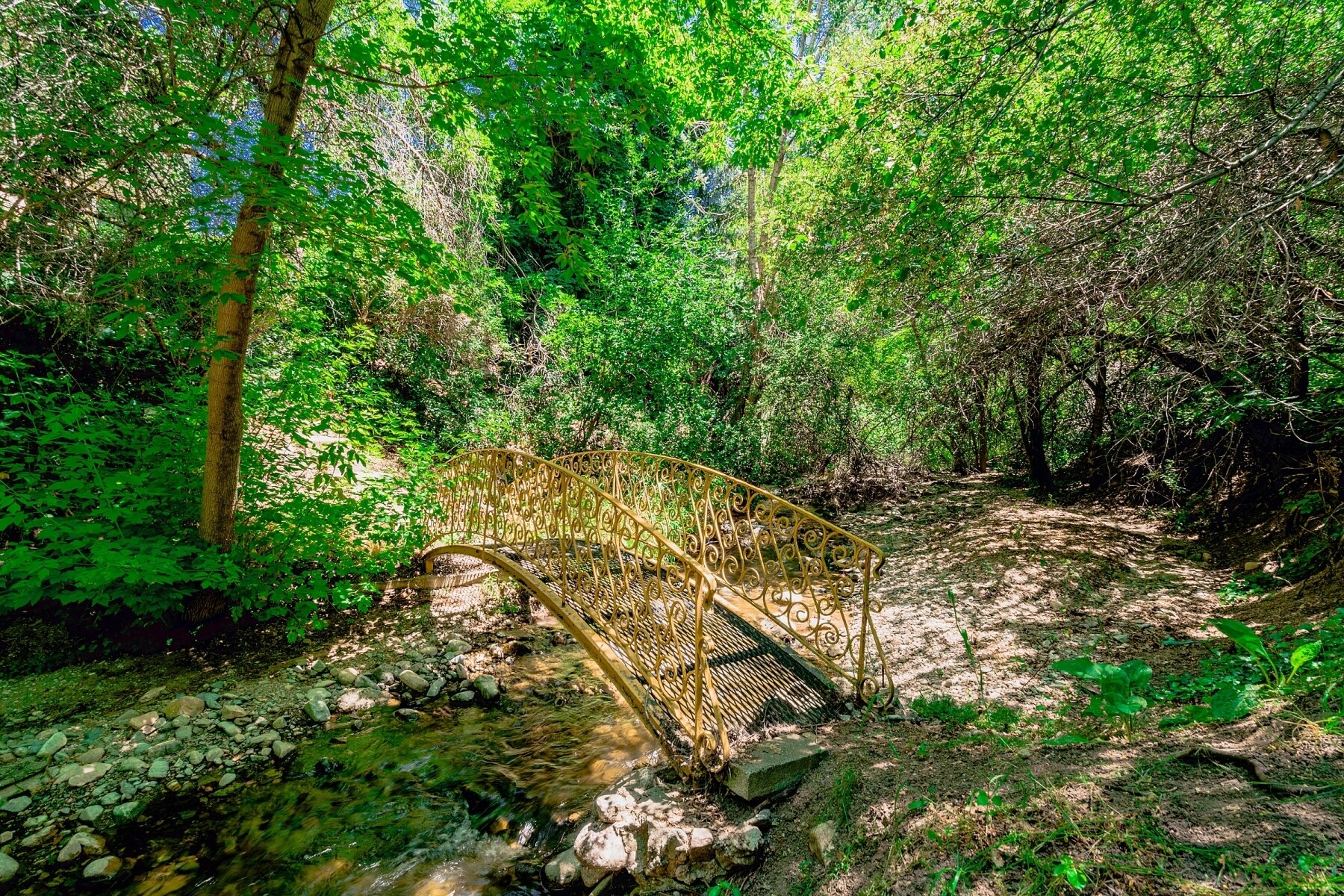 Building Photo - 450 E Mill St S