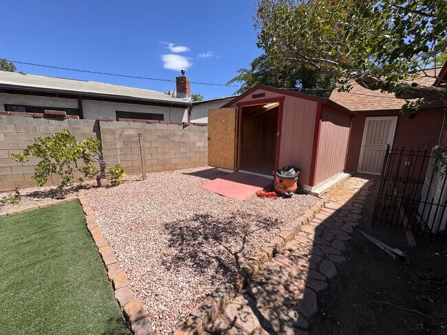 Building Photo - 3 bedroom 2 bath home in NE Albuquerque