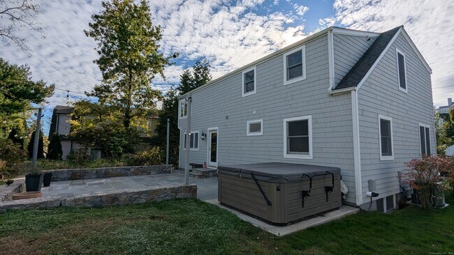 Building Photo - 19 Sherwood Dr