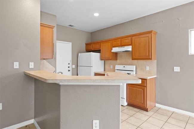 Building Photo - 7502 Lazy Creek Dr
