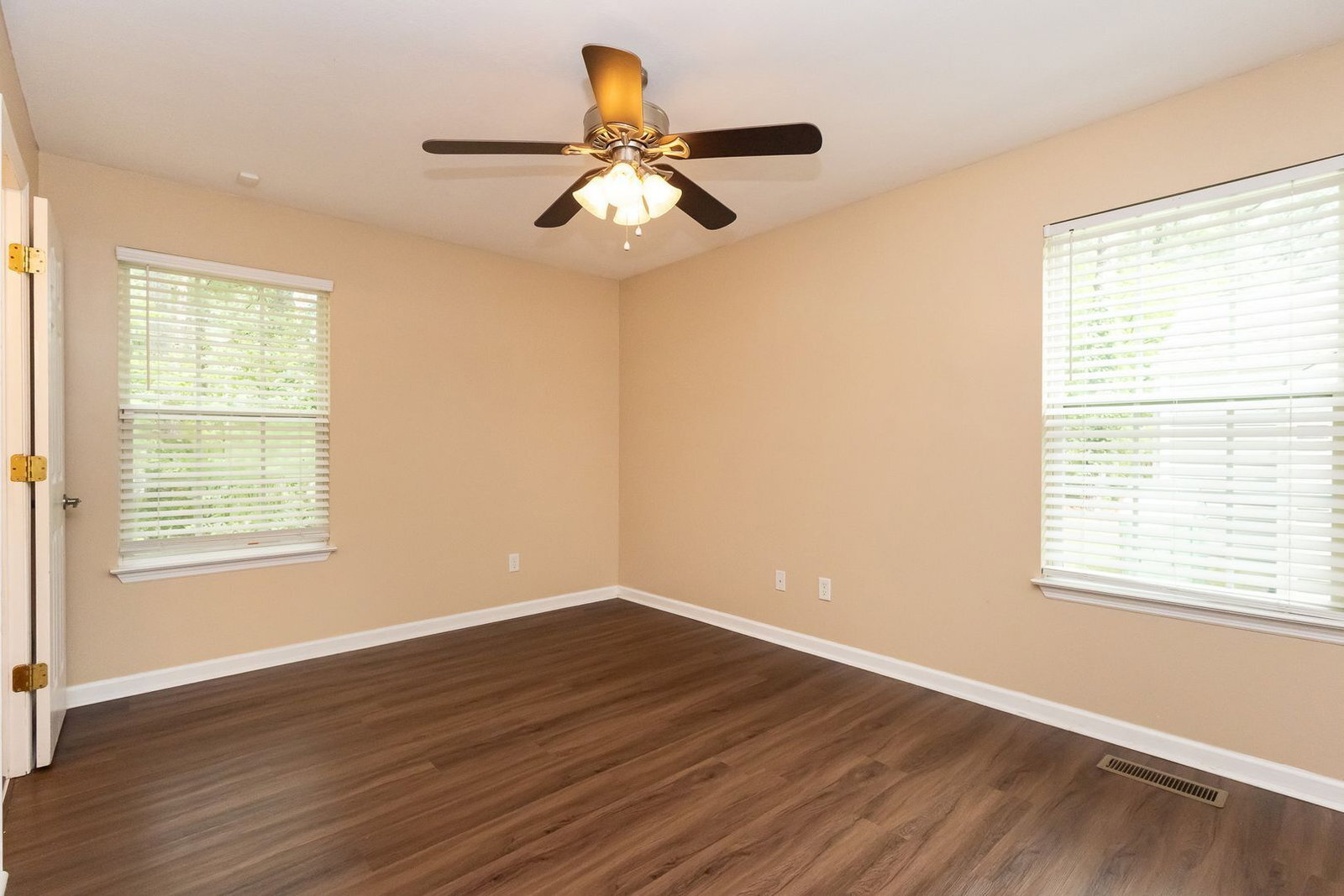 Building Photo - 4705 Montview Dr