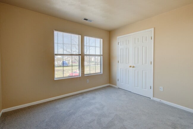 Building Photo - 3 Bed, 2.5 Bath Home Conveniently Located ...