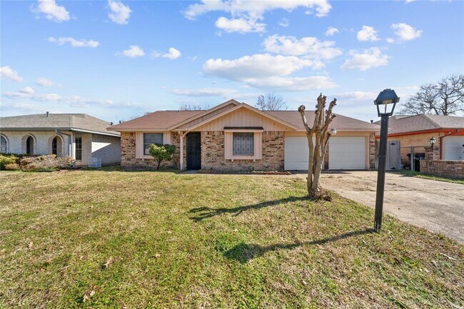 Building Photo - 9746 Seeker St