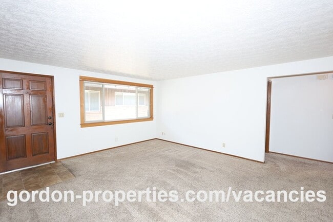 Building Photo - 14832 SE Cedar Ave