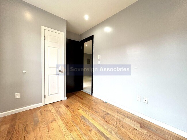 Building Photo - 312 W 114th St