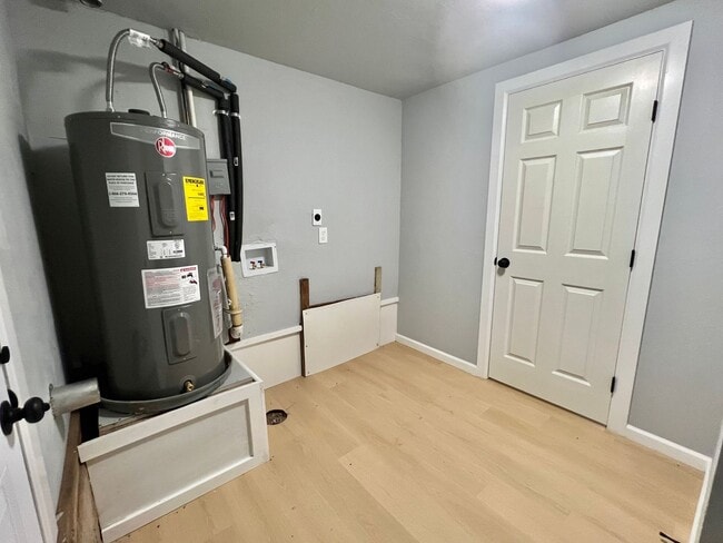 Building Photo - ? Cozy 3 Bedroom Home with Large Yard Sout...