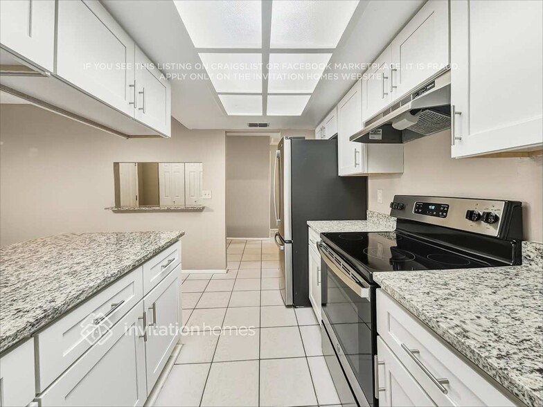 Building Photo - 612 Limetree Dr