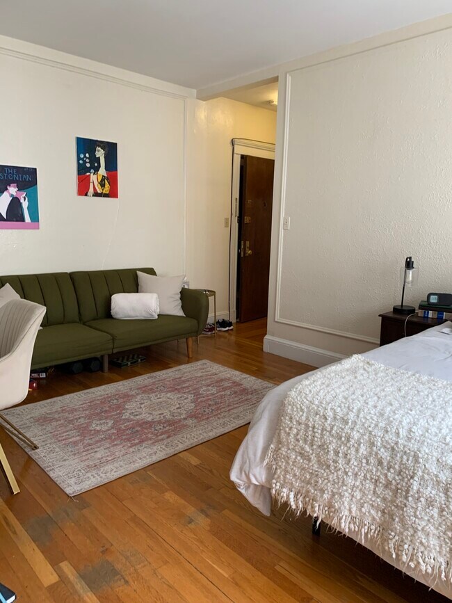 Building Photo - 2001 Commonwealth Ave