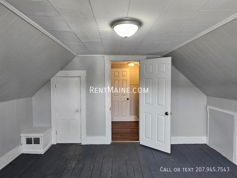 Building Photo - 27 Elm St