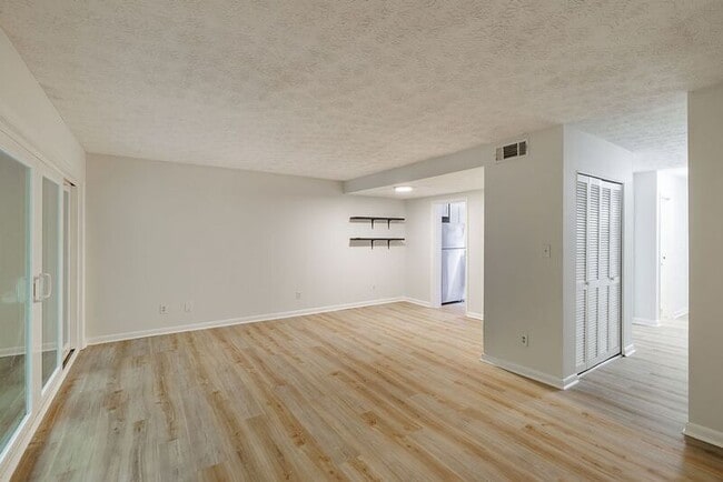 Building Photo - 134 Fernbanks Ct
