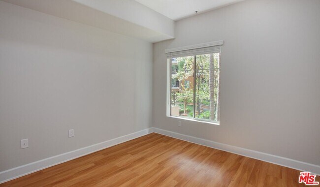 Building Photo - 346 Hauser Blvd