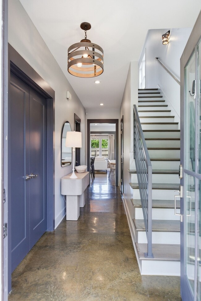 Building Photo - 1608 16th Ave N