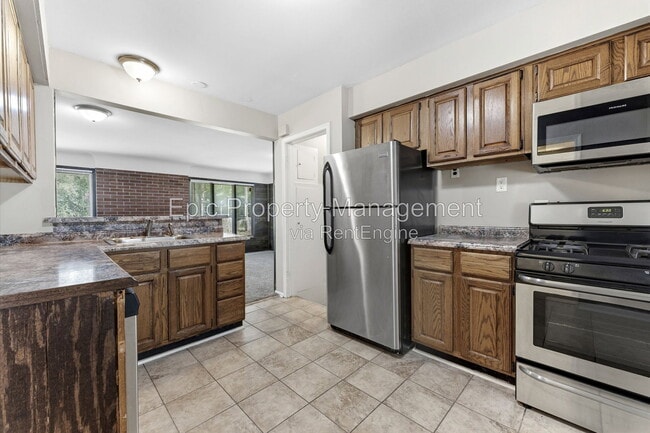 Building Photo - 812 Riverbank St